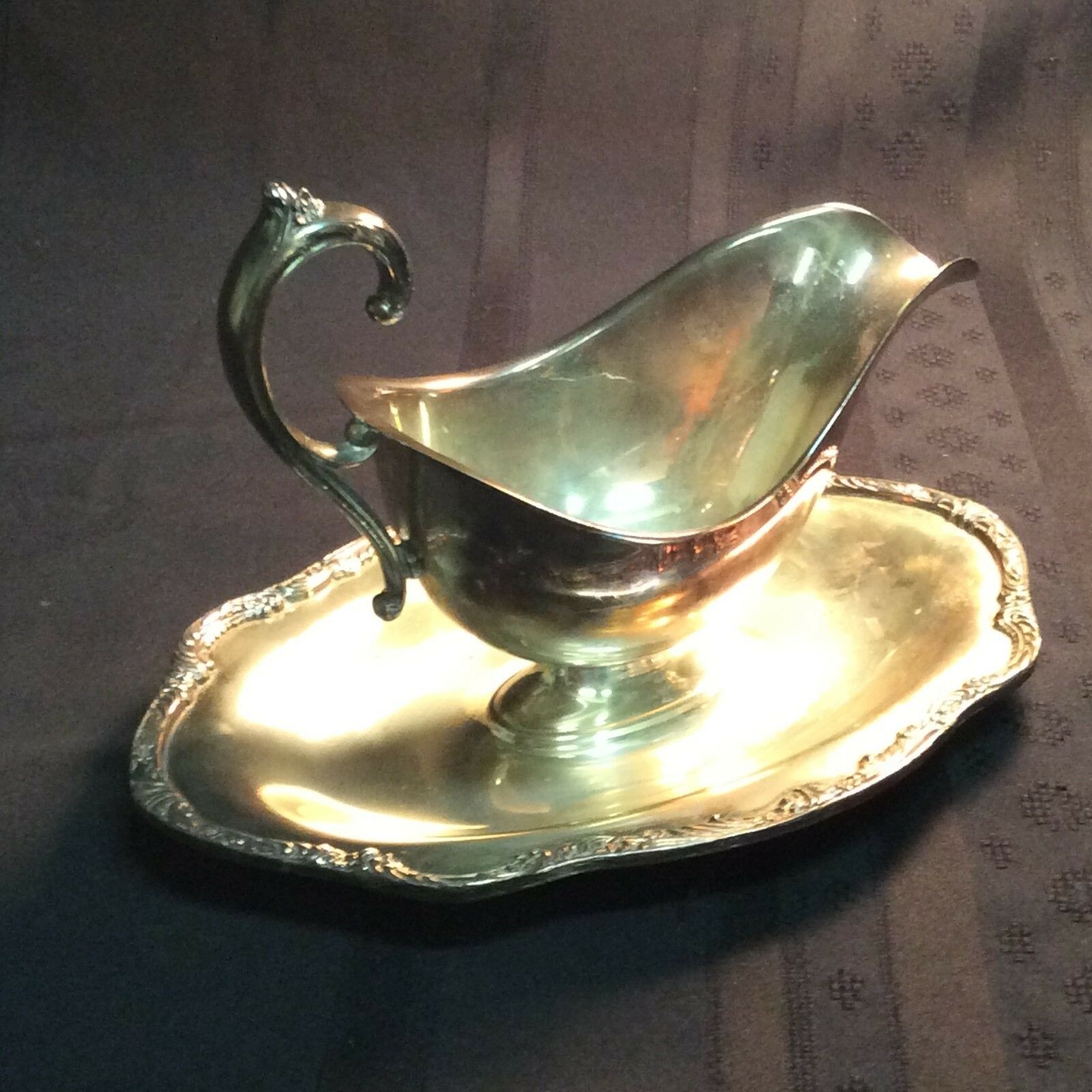 Rogers Silver Plate Gravy Boat With Under Plate  ( N 1 )