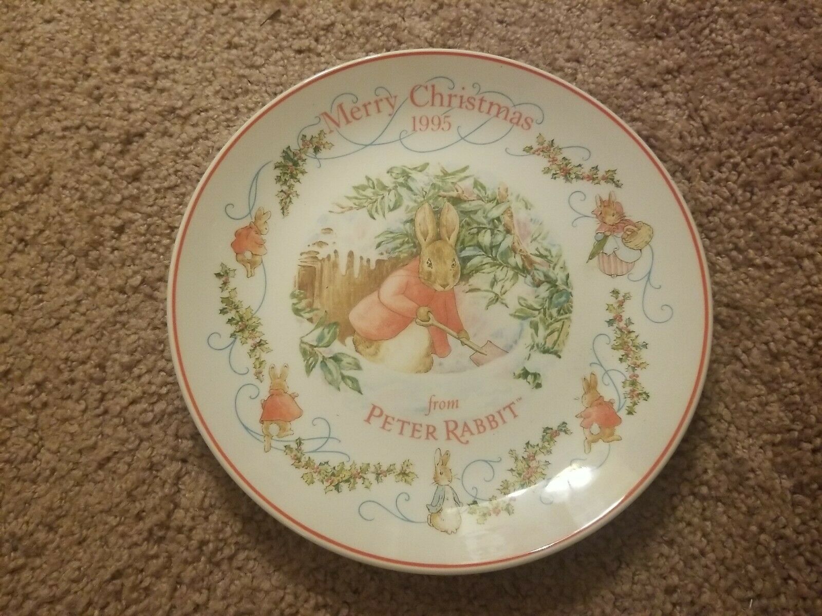 Peter Rabbit Branded Collectible Plate. Merry Christmas 1995 Made In England